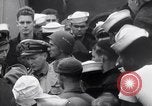 Standbild US Coast Guard Lieutenant Slip Crew vor dem D-Day Invasion England, 1944, aus Sekunde 23 historischem Filmmaterial Videoclip 65675037052