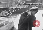 Standbild US Coast Guard Lieutenant Slip Crew vor dem D-Day Invasion England, 1944, aus Sekunde 28 historischem Filmmaterial Videoclip 65675037052