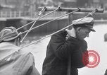 Standbild US Coast Guard Lieutenant Slip Crew vor dem D-Day Invasion England, 1944, aus Sekunde 29 historischem Filmmaterial Videoclip 65675037052