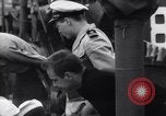 Standbild US Coast Guard Lieutenant Slip Crew vor dem D-Day Invasion England, 1944, aus Sekunde 33 historischem Filmmaterial Videoclip 65675037052
