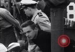 Standbild US Coast Guard Lieutenant Slip Crew vor dem D-Day Invasion England, 1944, aus Sekunde 35 historischem Filmmaterial Videoclip 65675037052