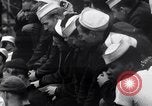 Standbild US Coast Guard Lieutenant Slip Crew vor dem D-Day Invasion England, 1944, aus Sekunde 38 historischem Filmmaterial Videoclip 65675037052