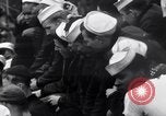 Standbild US Coast Guard Lieutenant Slip Crew vor dem D-Day Invasion England, 1944, aus Sekunde 39 historischem Filmmaterial Videoclip 65675037052