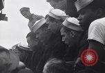 Standbild US Coast Guard Lieutenant Slip Crew vor dem D-Day Invasion England, 1944, aus Sekunde 41 historischem Filmmaterial Videoclip 65675037052