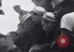 Standbild US Coast Guard Lieutenant Slip Crew vor dem D-Day Invasion England, 1944, aus Sekunde 43 historischem Filmmaterial Videoclip 65675037052