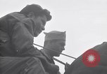 Standbild US Coast Guard Lieutenant Slip Crew vor dem D-Day Invasion England, 1944, aus Sekunde 45 historischem Filmmaterial Videoclip 65675037052