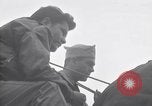 Standbild US Coast Guard Lieutenant Slip Crew vor dem D-Day Invasion England, 1944, aus Sekunde 47 historischem Filmmaterial Videoclip 65675037052