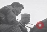 Standbild US Coast Guard Lieutenant Slip Crew vor dem D-Day Invasion England, 1944, aus Sekunde 48 historischem Filmmaterial Videoclip 65675037052