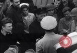 Standbild US Coast Guard Lieutenant Slip Crew vor dem D-Day Invasion England, 1944, aus Sekunde 62 historischem Filmmaterial Videoclip 65675037052