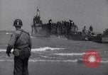 Standbild USA Verstärkungen ankommen in der Normandie Zweiten Weltkrieg Normandie Frankreich, 1944, aus Sekunde 50 historischem Filmmaterial Videoclip 65675037058