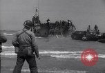 Standbild USA Verstärkungen ankommen in der Normandie Zweiten Weltkrieg Normandie Frankreich, 1944, aus Sekunde 54 historischem Filmmaterial Videoclip 65675037058