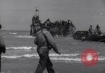 Standbild USA Verstärkungen ankommen in der Normandie Zweiten Weltkrieg Normandie Frankreich, 1944, aus Sekunde 55 historischem Filmmaterial Videoclip 65675037058
