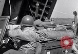 Standbild Invasion auf Omaha Beach Frankreich, 1944, aus Sekunde 41 historischem Filmmaterial Videoclip 65675037067
