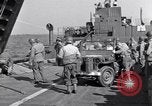 Standbild Invasion auf Omaha Beach Frankreich, 1944, aus Sekunde 47 historischem Filmmaterial Videoclip 65675037067