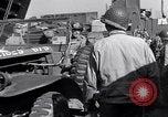 Standbild Invasion auf Omaha Beach Frankreich, 1944, aus Sekunde 57 historischem Filmmaterial Videoclip 65675037067