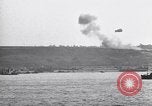 Standbild Invasion auf Omaha Beach Frankreich, 1944, aus Sekunde 61 historischem Filmmaterial Videoclip 65675037068