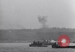 Standbild Invasion auf Omaha Beach Frankreich, 1944, aus Sekunde 23 historischem Filmmaterial Videoclip 65675037069
