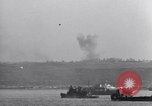 Standbild Invasion auf Omaha Beach Frankreich, 1944, aus Sekunde 24 historischem Filmmaterial Videoclip 65675037069