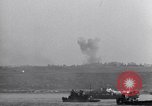 Standbild Invasion auf Omaha Beach Frankreich, 1944, aus Sekunde 25 historischem Filmmaterial Videoclip 65675037069