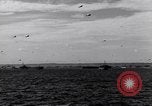 Standbild Invasion auf Omaha Beach Frankreich, 1944, aus Sekunde 58 historischem Filmmaterial Videoclip 65675037069