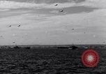 Standbild Invasion auf Omaha Beach Frankreich, 1944, aus Sekunde 59 historischem Filmmaterial Videoclip 65675037069