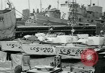 Immagine di navi nei porti britannici per l'invasione del D-Day Regno Unito, 1944, secondo 13 filmato di repertorio 65675037079