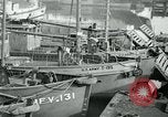 Immagine di navi nei porti britannici per l'invasione del D-Day Regno Unito, 1944, secondo 17 filmato di repertorio 65675037079