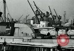 Immagine di navi nei porti britannici per l'invasione del D-Day Regno Unito, 1944, secondo 21 filmato di repertorio 65675037079