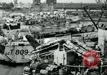Immagine di navi nei porti britannici per l'invasione del D-Day Regno Unito, 1944, secondo 24 filmato di repertorio 65675037079