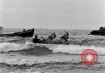 Image attraper le poisson de saumon Illwaco Washington USA, 1931, de la seconde 27 séquences d'archives historiques vidéo 65675037105