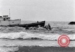 Image attraper le poisson de saumon Illwaco Washington USA, 1931, de la seconde 28 séquences d'archives historiques vidéo 65675037105