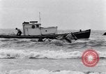 Image attraper le poisson de saumon Illwaco Washington USA, 1931, de la seconde 29 séquences d'archives historiques vidéo 65675037105