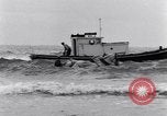 Image attraper le poisson de saumon Illwaco Washington USA, 1931, de la seconde 30 séquences d'archives historiques vidéo 65675037105