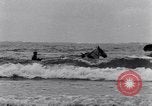 Image attraper le poisson de saumon Illwaco Washington USA, 1931, de la seconde 34 séquences d'archives historiques vidéo 65675037105