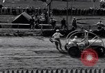 Image Accident de voiture sur la tête de poulet jeu de pilotes Albion New York USA, 1931, de la seconde 19 séquences d'archives historiques vidéo 65675037106