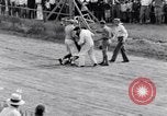 Image Accident de voiture sur la tête de poulet jeu de pilotes Albion New York USA, 1931, de la seconde 45 séquences d'archives historiques vidéo 65675037106
