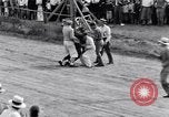 Image Accident de voiture sur la tête de poulet jeu de pilotes Albion New York USA, 1931, de la seconde 46 séquences d'archives historiques vidéo 65675037106