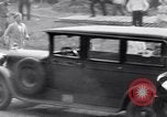 Image Accident de voiture sur la tête de poulet jeu de pilotes Albion New York USA, 1931, de la seconde 58 séquences d'archives historiques vidéo 65675037106