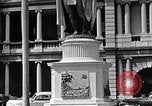 Standbild Autos enter Governor's Palace Honolulu Hawaii USA, 1942, aus Sekunde 7 historischem Filmmaterial Videoclip 65675037118
