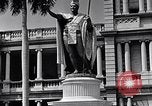 Standbild Autos enter Governor's Palace Honolulu Hawaii USA, 1942, aus Sekunde 9 historischem Filmmaterial Videoclip 65675037118