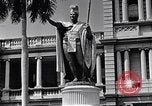 Standbild Autos enter Governor's Palace Honolulu Hawaii USA, 1942, aus Sekunde 12 historischem Filmmaterial Videoclip 65675037118