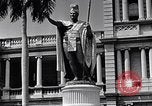 Standbild Autos enter Governor's Palace Honolulu Hawaii USA, 1942, aus Sekunde 18 historischem Filmmaterial Videoclip 65675037118