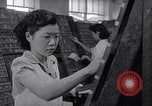 Standbild junge Japanisch-amerikanisches Mädchen arbeiten auf Print Shop Honolulu Hawaii USA, 1942, aus Sekunde 21 historischem Filmmaterial Videoclip 65675037122