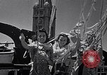 Standbild drei Mädchen unter den Insassen verlassen auf Matson Ocean Liner Honolulu Hawaii USA, 1942, aus Sekunde 14 historischem Filmmaterial Videoclip 65675037126
