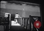Standbild ein Passagier an Bord der japanischen Ocean Liner Tatsuta Maru Honolulu Hawaii USA, 1939, aus Sekunde 14 historischem Filmmaterial Videoclip 65675037128