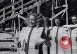 Standbild Mädchen im Wasser Park Enfield Maine USA, 1938, aus Sekunde 10 historischem Filmmaterial Videoclip 65675037137