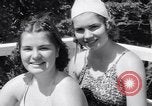 Standbild Mädchen im Wasser Park Enfield Maine USA, 1938, aus Sekunde 15 historischem Filmmaterial Videoclip 65675037137