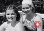 Standbild Mädchen im Wasser Park Enfield Maine USA, 1938, aus Sekunde 16 historischem Filmmaterial Videoclip 65675037137