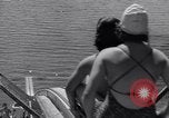 Standbild Mädchen im Wasser Park Enfield Maine USA, 1938, aus Sekunde 17 historischem Filmmaterial Videoclip 65675037137