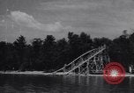 Standbild Mädchen im Wasser Park Enfield Maine USA, 1938, aus Sekunde 20 historischem Filmmaterial Videoclip 65675037137